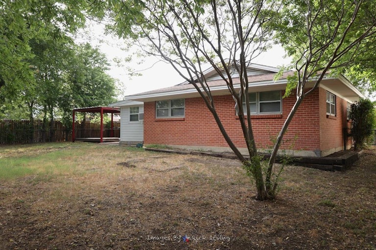 Photo 25 of 26 - 8109 Beechwood Dr, Benbrook, TX 76116