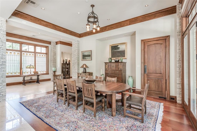 Photo 13 of 50 - 11010 Wickwood Dr, Houston, TX 77024
