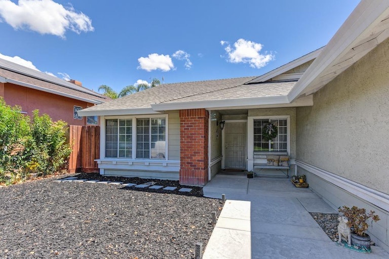 Photo 4 of 40 - 8372 Vintage Park Dr, Sacramento, CA 95828