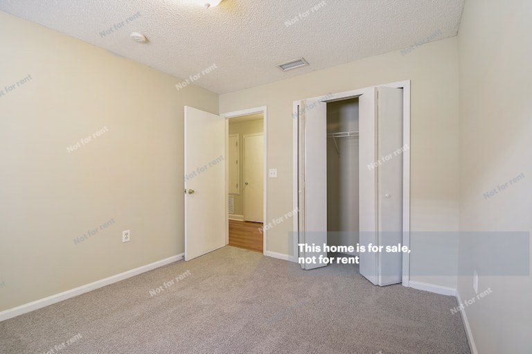 Photo 27 of 30 - 574 Chancellor Dr W, Jacksonville, FL 32225