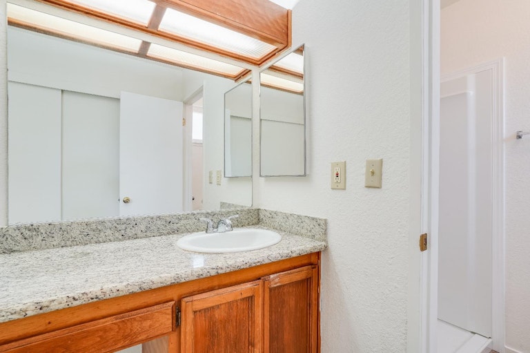 Photo 20 of 36 - 4636 Baywind Dr, Sacramento, CA 95838