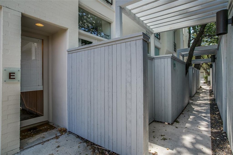 Photo 3 of 25 - 4439 Travis St #105E, Dallas, TX 75205