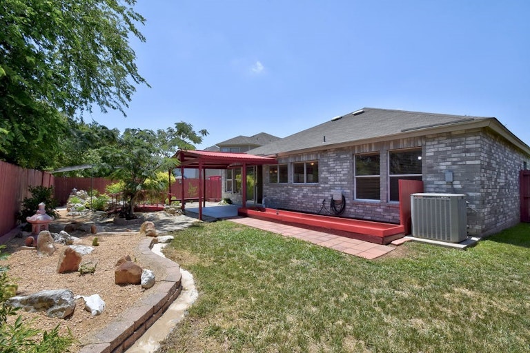 Photo 25 of 27 - 818 Willow Xing, New Braunfels, TX 78130