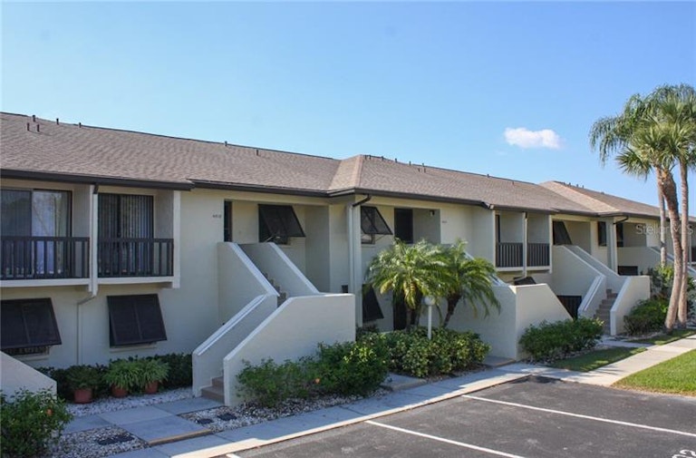 Photo 1 of 19 - 4618 Longwater Chase #84, Sarasota, FL 34235
