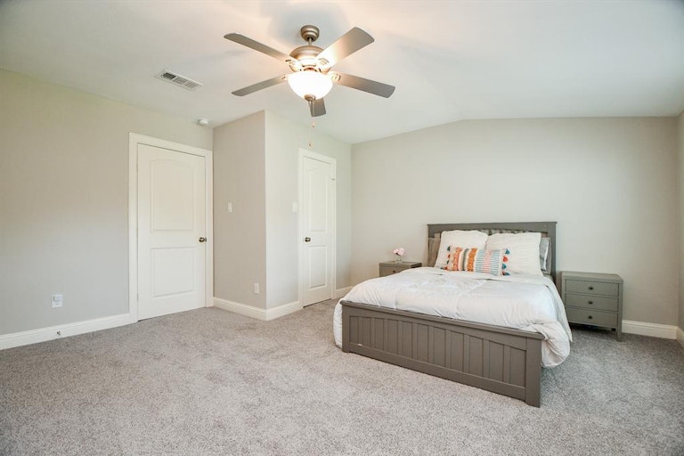 Photo 28 of 49 - 5402 Rutherglenn Dr, Houston, TX 77096
