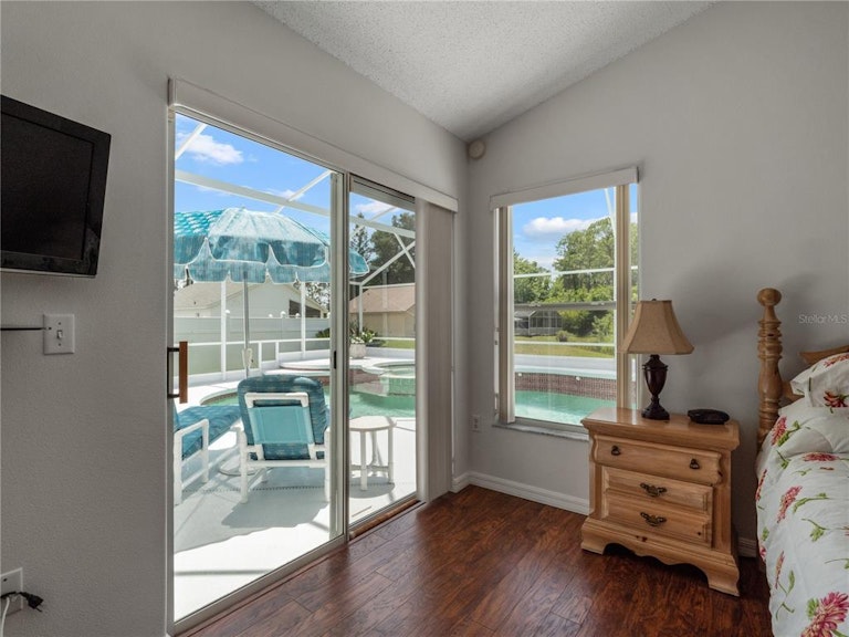 Photo 19 of 40 - 1026 Lake Davenport Blvd, Davenport, FL 33897