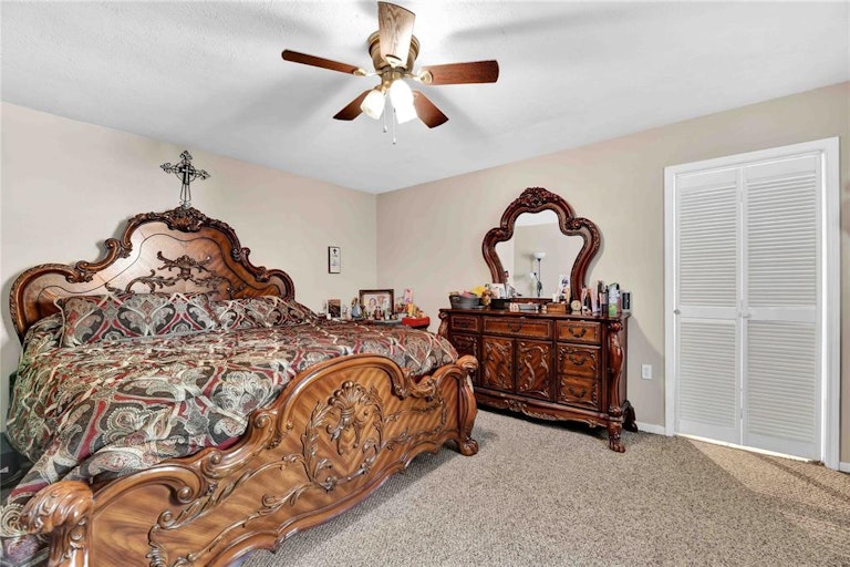 Photo 11 of 20 - 202 N Burnett Dr, Baytown, TX 77520