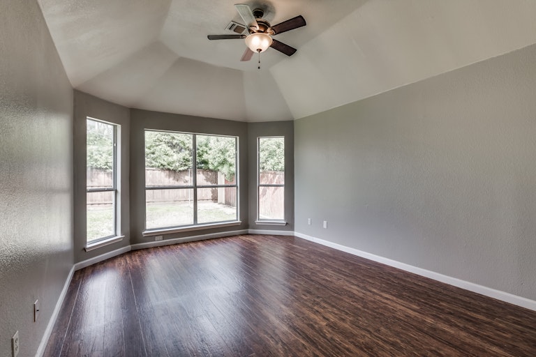 Photo 11 of 20 - 5424 Pebble Ct, McKinney, TX 75070