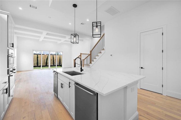 Photo 7 of 46 - 1420 Alexander St, Houston, TX 77008