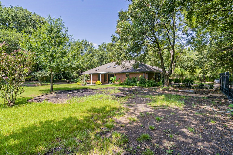Photo 24 of 25 - 616 Pecan Creek Dr, Sunnyvale, TX 75182