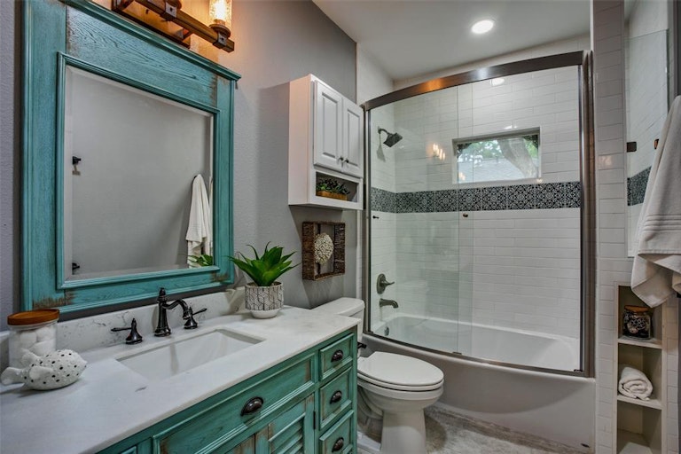 Photo 26 of 38 - 724 W Melwood St, Houston, TX 77009