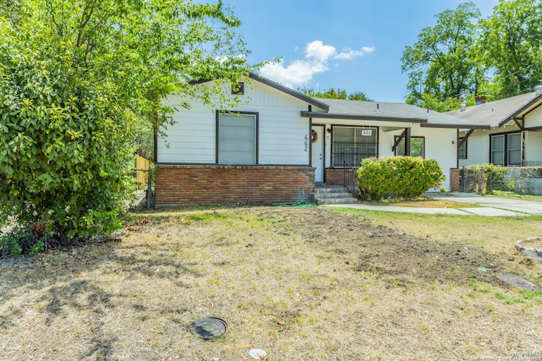 Photo 3 of 25 - 442 Canton, San Antonio, TX 78202