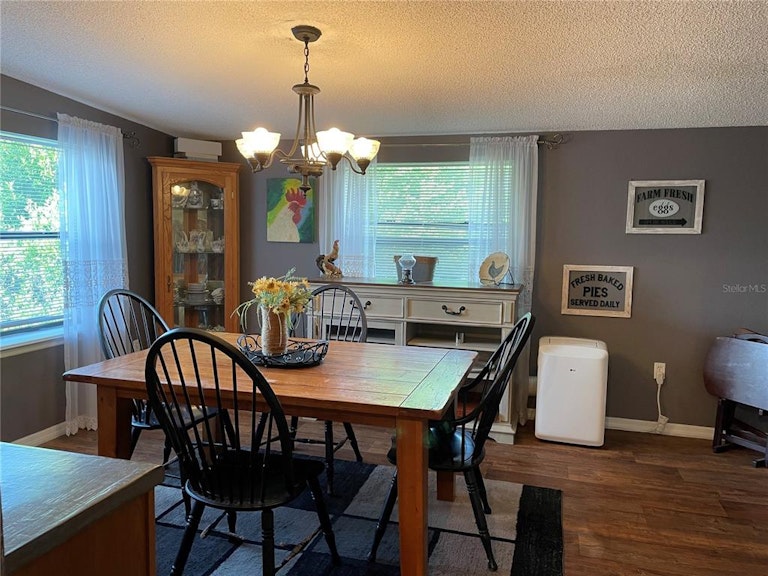 Photo 15 of 38 - 738 W Hogle Ave, Deland, FL 32720