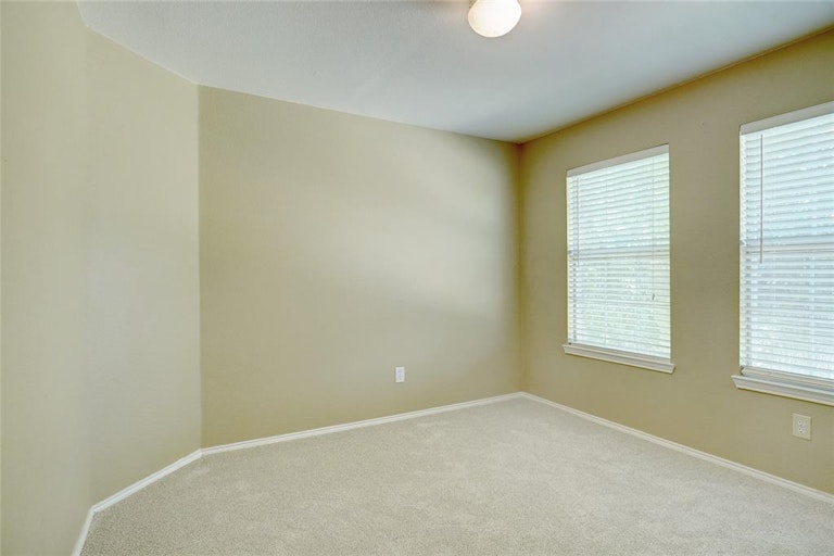 Photo 28 of 34 - 1709 White Dove Ln, Denton, TX 76210