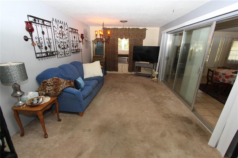 Photo 4 of 23 - 916 31st Ave E, Bradenton, FL 34208