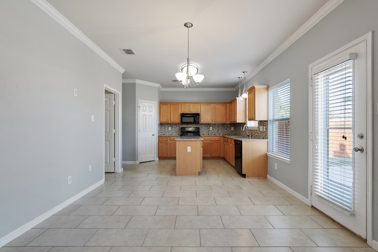 Photo 17 of 27 - 10312 Devin Ln, Hurst, TX 76053