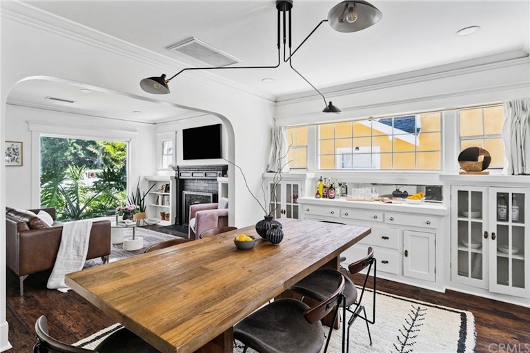 Photo 12 of 64 - 2841 S Palm Grove Ave, Los Angeles, CA 90016