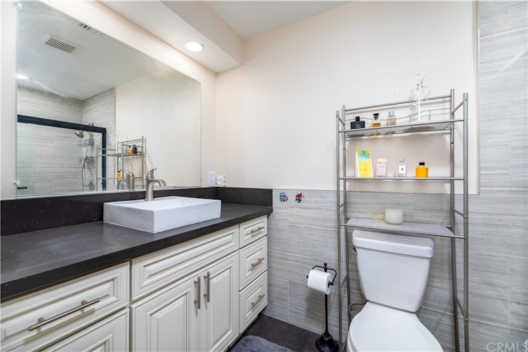 Photo 7 of 10 - 1524 Ybarra Dr, Rowland Heights, CA 91748