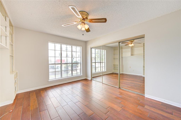 Photo 8 of 37 - 12200 Overbrook Ln #31A, Houston, TX 77077