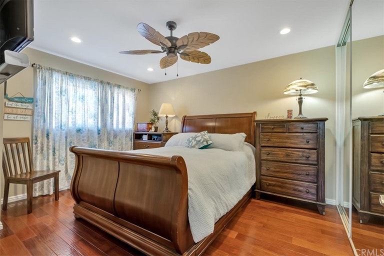 Photo 12 of 28 - 8301 Friesland Dr, Huntington Beach, CA 92647