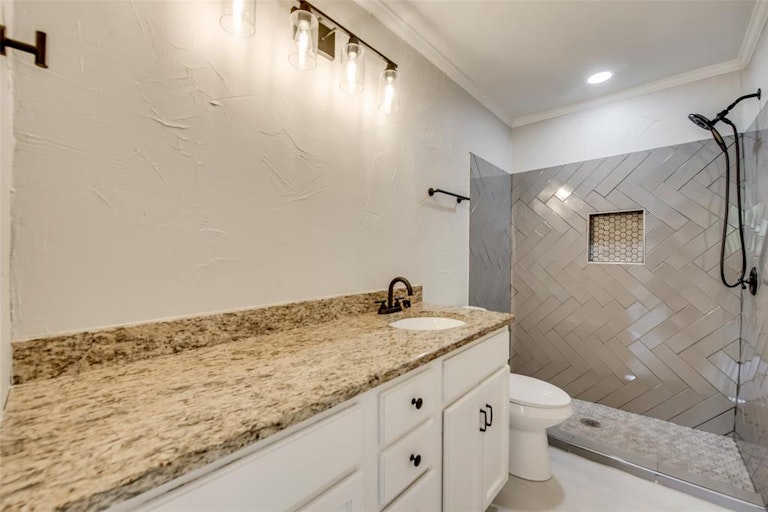 Photo 17 of 18 - 820 Ray Andra Dr, Desoto, TX 75115