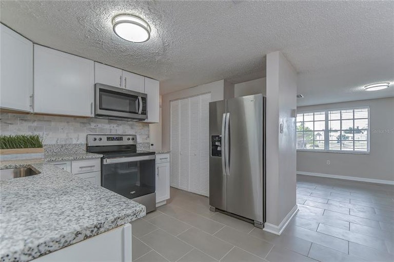 Photo 11 of 49 - 2105 Dartmouth Dr, Holiday, FL 34691