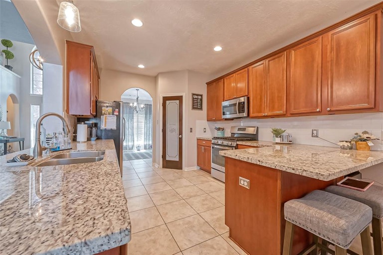 Photo 22 of 50 - 5606 Sage Willow Ln, Rosharon, TX 77583