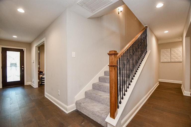 Photo 6 of 49 - 5402 Rutherglenn Dr, Houston, TX 77096