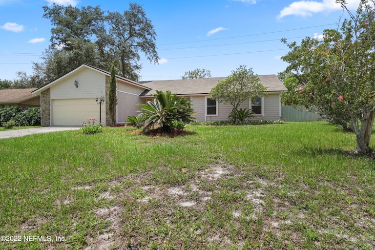 Photo 27 of 27 - 852 Maplewood Ln, Orange Park, FL 32065