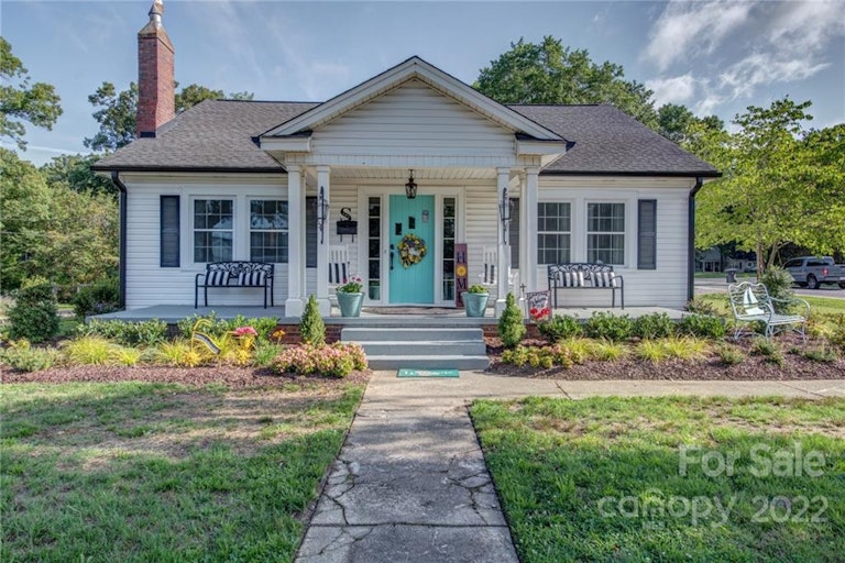 Photo 1 of 22 - 502 W Trade St, Dallas, NC 28034