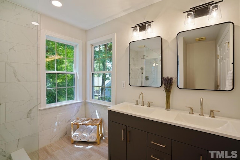 Photo 23 of 37 - 209 Holly Green Ln, Holly Springs, NC 27540