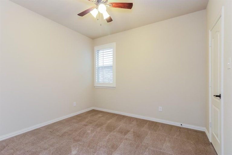 Photo 16 of 25 - 1629 Signature Dr, Weatherford, TX 76087