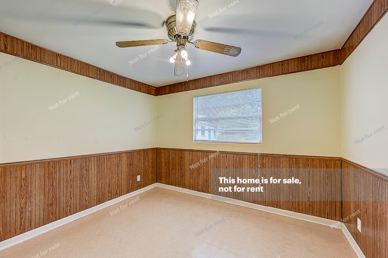 Photo 21 of 32 - 10559 Tulsa Rd, Jacksonville, FL 32218