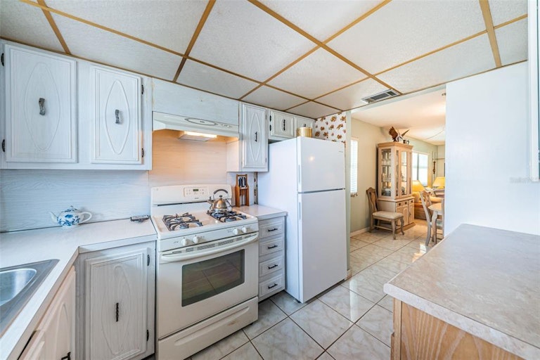 Photo 6 of 63 - 5287 81st St N #14, Saint Petersburg, FL 33709