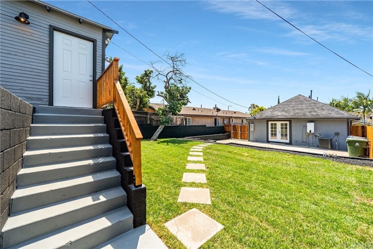 Photo 24 of 25 - 3321 W 27th St, Los Angeles, CA 90018