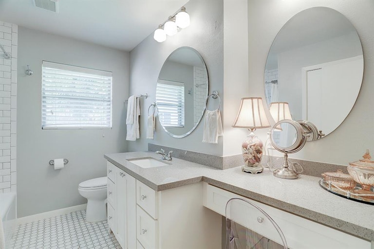 Photo 19 of 23 - 5414 Indigo St, Houston, TX 77096