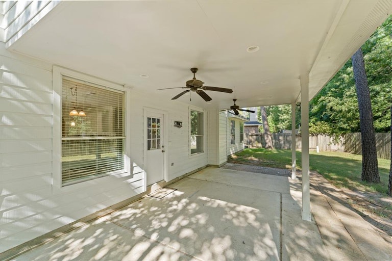 Photo 24 of 26 - 18115 Polo Meadow Dr, Humble, TX 77346