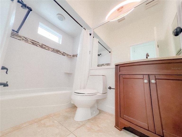 Photo 17 of 33 - 12804 Harborwood Dr, Largo, FL 33774
