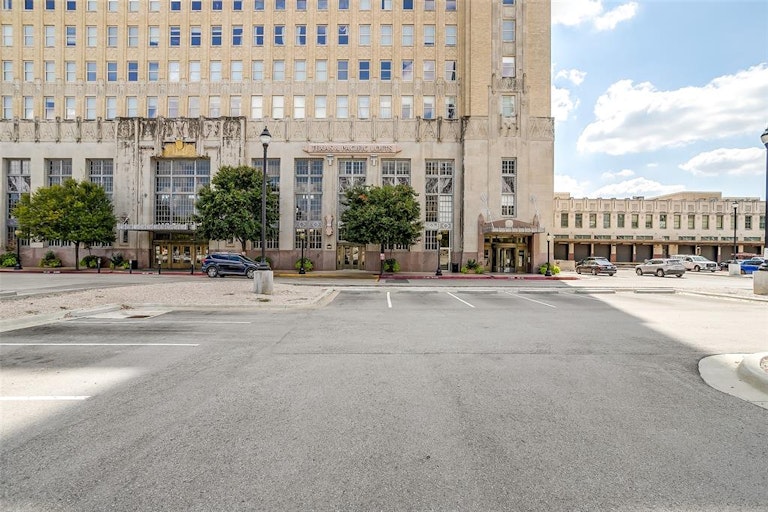Photo 30 of 30 - 221 W Lancaster Ave #7010, Fort Worth, TX 76102