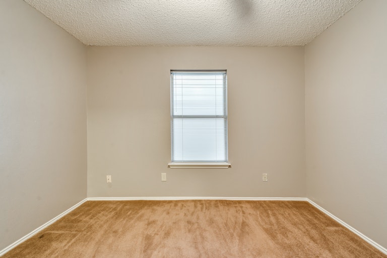 Photo 23 of 30 - 2516 Helen Ln, Mesquite, TX 75181