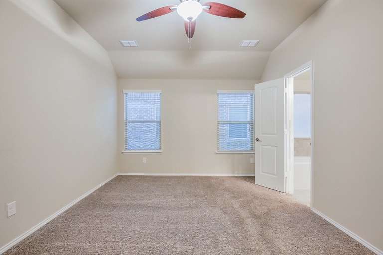 Photo 14 of 27 - 8436 Gentian Dr, Fort Worth, TX 76123