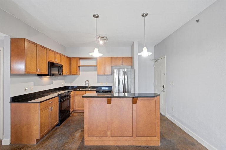 Photo 1 of 32 - 711 W 26th St #701, Austin, TX 78705