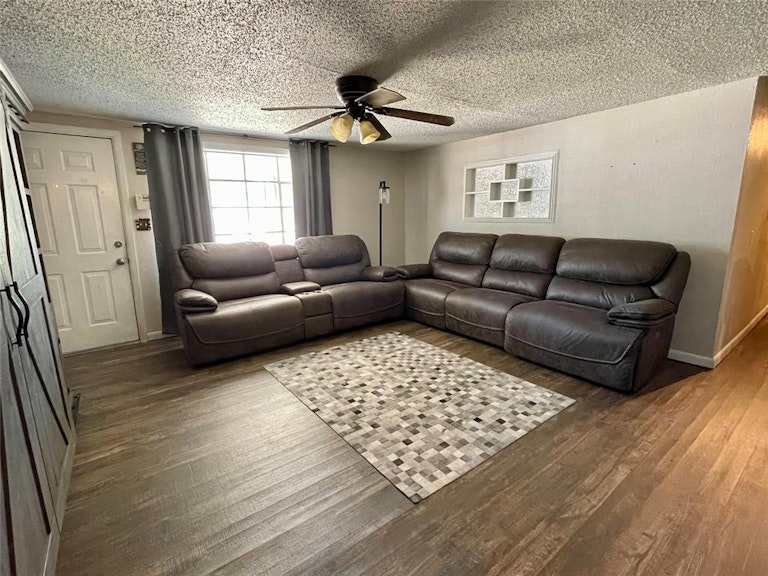 Photo 7 of 26 - 131 N Roe St, Fort Worth, TX 76108