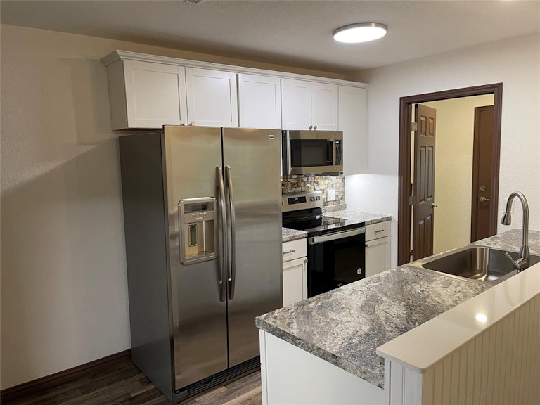 Photo 20 of 40 - 208 Guinevere Dr, Weatherford, TX 76086