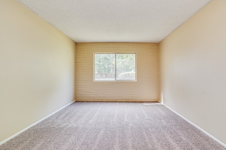 Photo 18 of 32 - 2176 E Ellis Dr, Tempe, AZ 85282