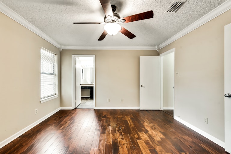 Photo 6 of 25 - 2705 Fountainview Dr, Corinth, TX 76210