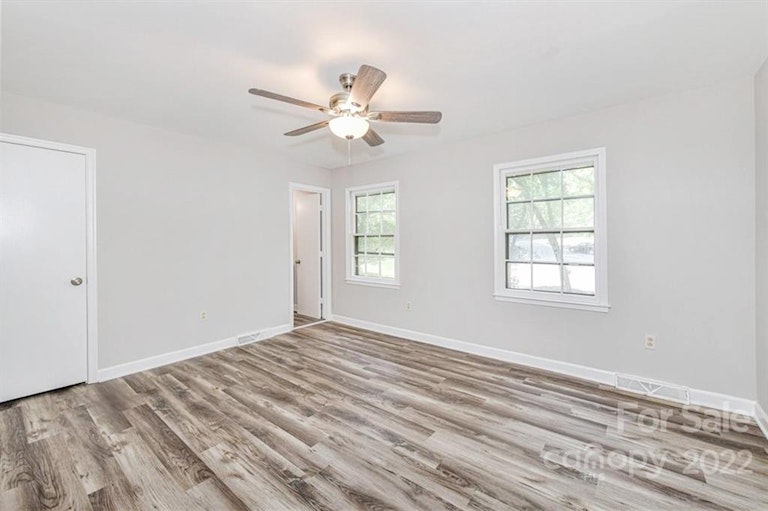 Photo 24 of 33 - 7628 Summerwood Ln, Charlotte, NC 28270