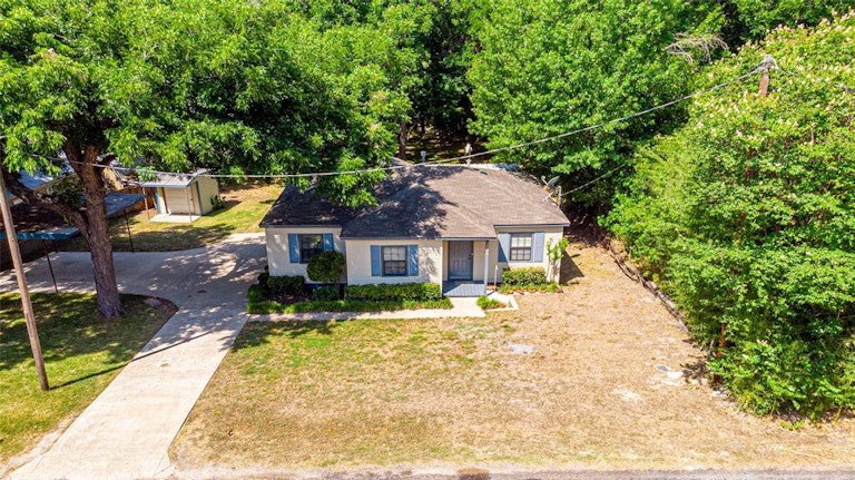 Photo 19 of 31 - 2804 Bells Chapel Rd, Waxahachie, TX 75165
