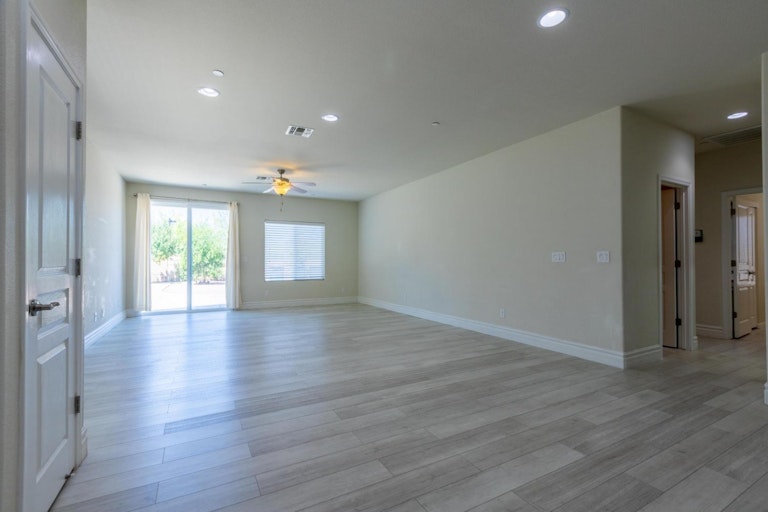 Photo 11 of 51 - 7553 Chappelle Way, Elk Grove, CA 95757