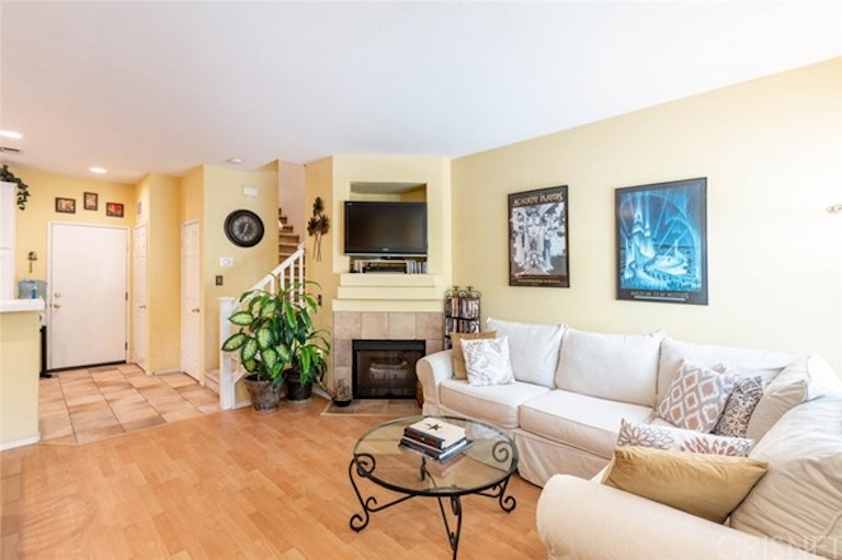 Photo 2 of 37 - 25773 Perlman Pl Unit F, Stevenson Ranch, CA 91381